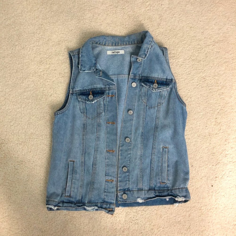 💕2 for $15💕 LIKE NEW Refuge Ripped Blue Jean Vest with Pockets